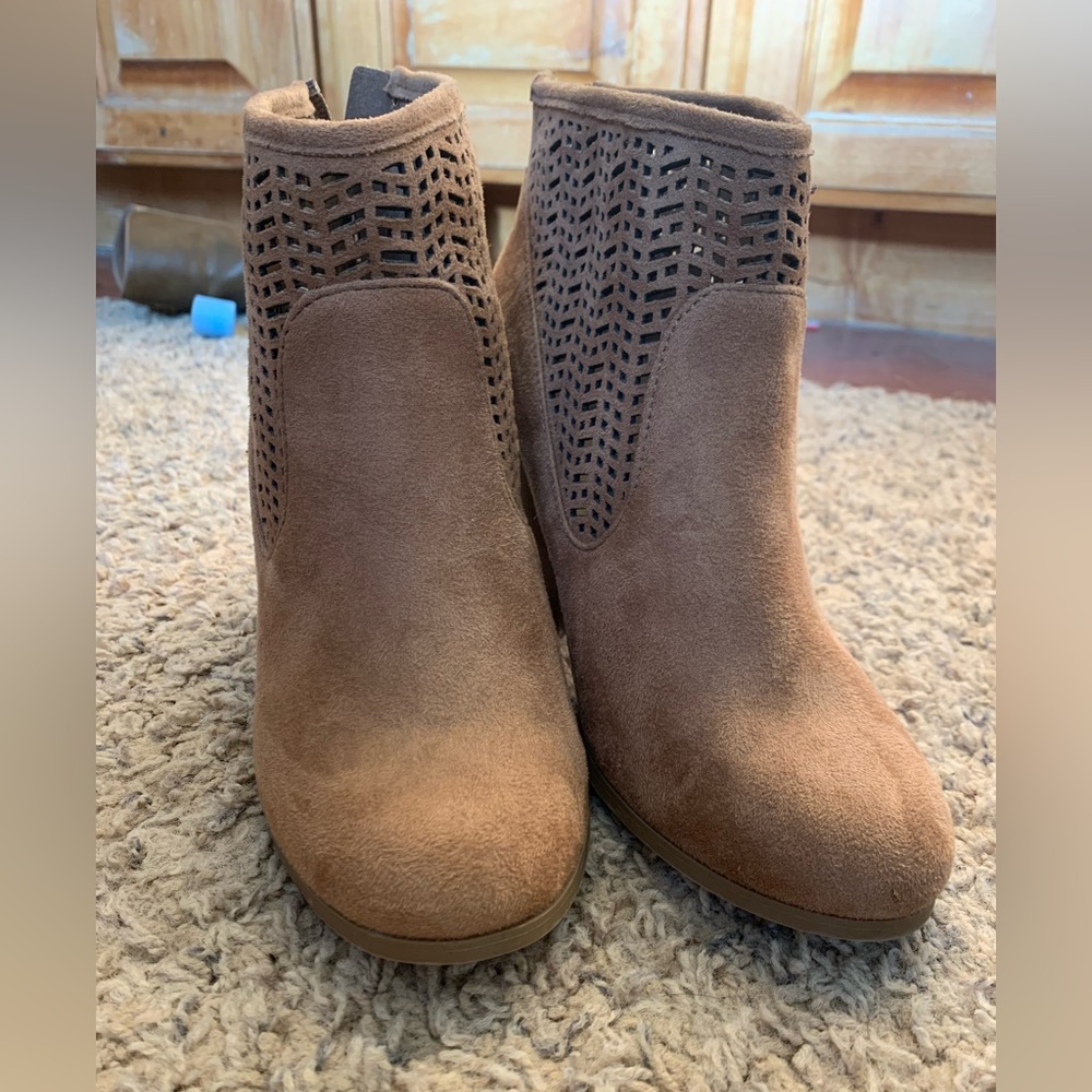 City classified brown booties